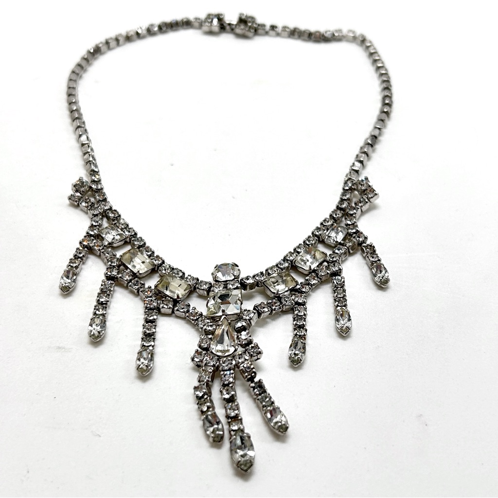 Vintage Silver And Clear Rhinestone Necklace 16$